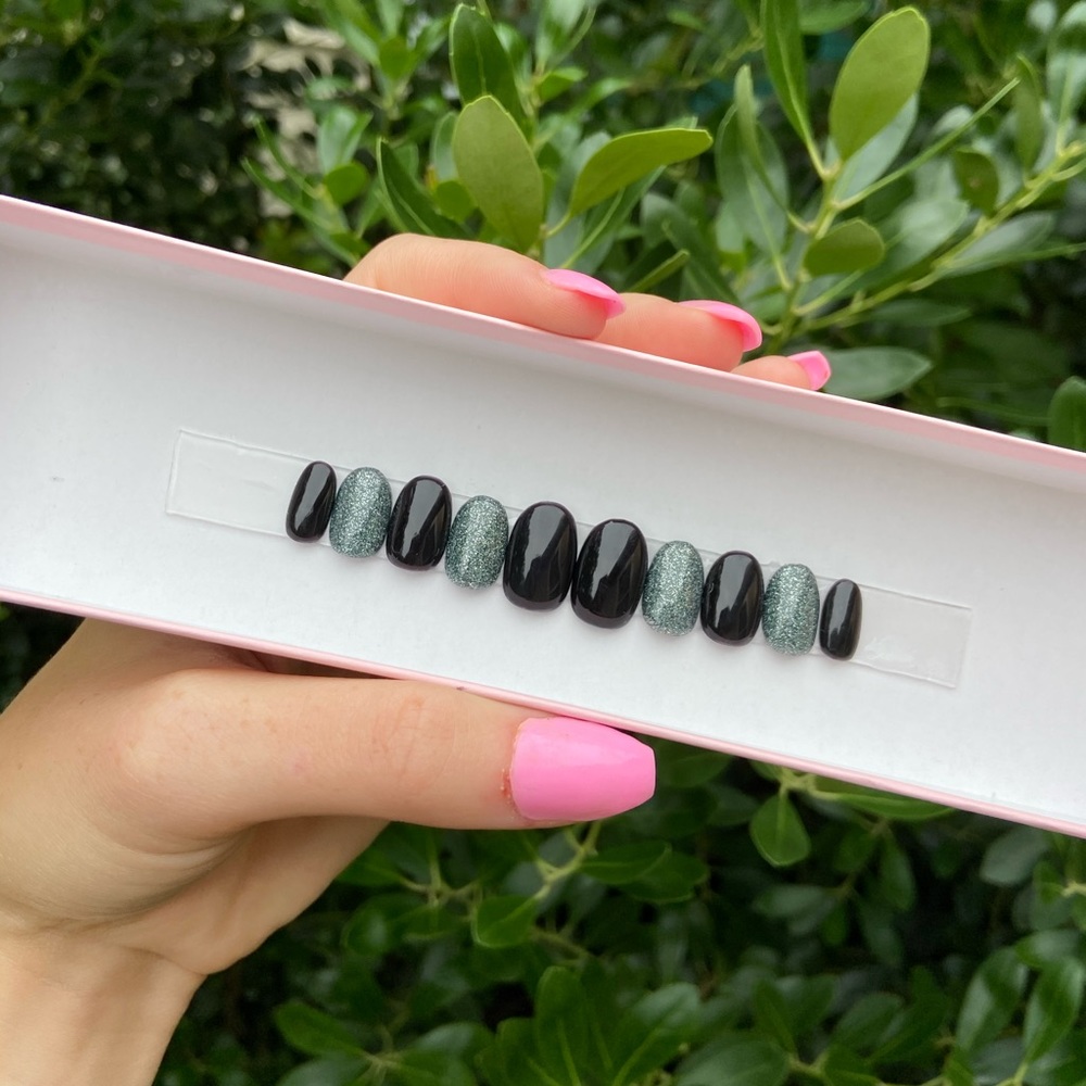 “Midnight Hallow🌿” Press - On Nails
